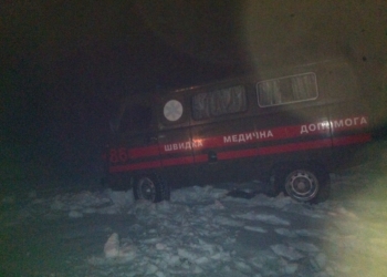 На Николаевщине из сложных заносов спасатели вытащили скорую помощь