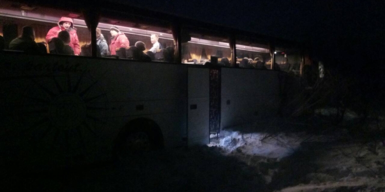 Автобус «Киев-Каланча» застрял в снегу на Николаевщине – 27 пассажиров эвакуировали в вознесенское СПТУ