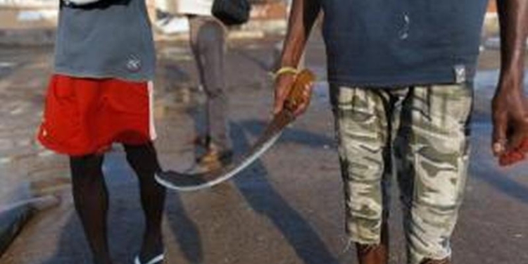 Жуть. В одном из ресторанов Парижа мужчине отрубили руки и сняли скальп