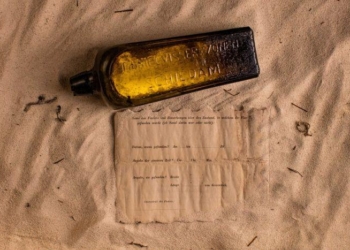 На одном из австралийских пляжей в 180 км от города Перт нашли бутылку с запиской, написанной в XIX веке