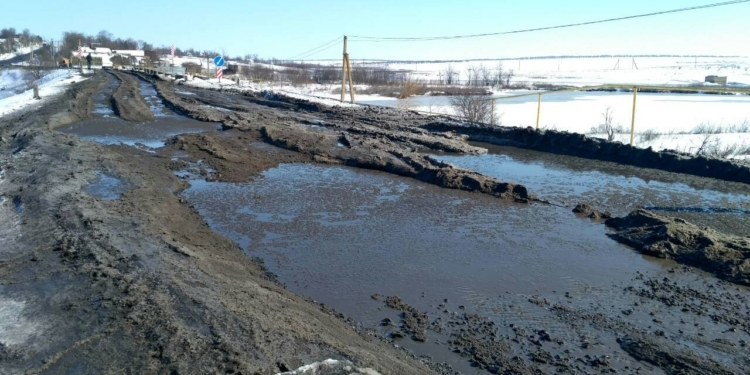Жители Воссиятского на Николаевщине требуют ремонта трассы Николаев-Кропивницкий – 26 марта они перекроют дорогу