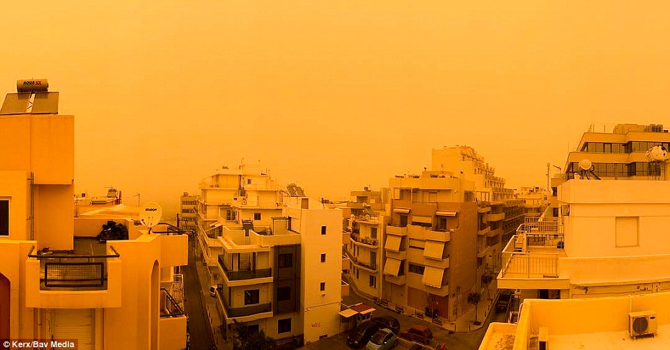 «Оранжевое небо, оранжевое море, оранжевая зелень»: во что превратился Крит из-за пыли из Сахары 1