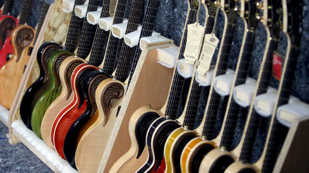 Неожиданно. В Белой Церкви делают электрогитары, которые покупают мировые звезды