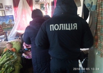 Мать – пьяная, восьмимесячный ребенок – больной и замерзший. На Николаевщине соцслужбы изъяли двоих детей  у родителей