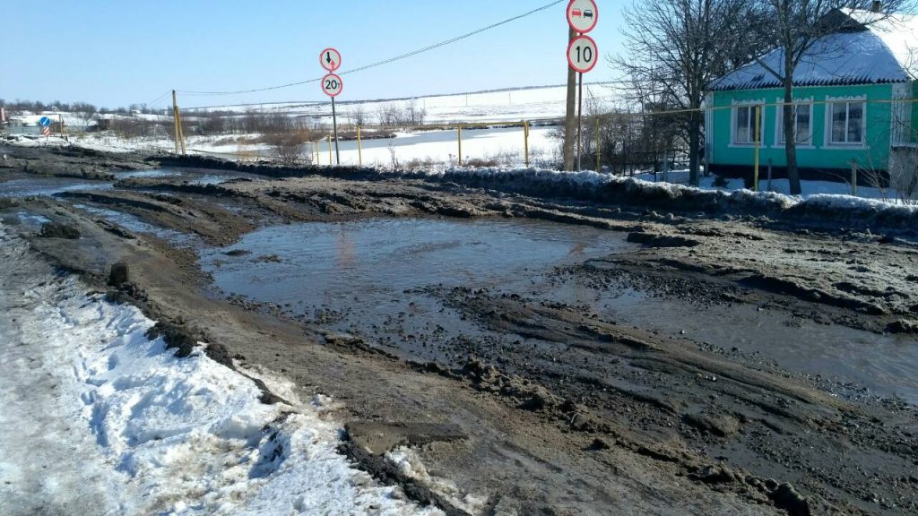 Жители Воссиятского на Николаевщине требуют ремонта трассы Николаев-Кропивницкий – 26 марта они перекроют дорогу 21