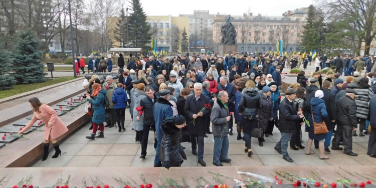 День освобождения Николаева от немецко-фашистских захватчиков отметили возложением цветов к Вечному огню