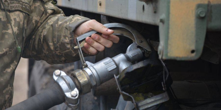 И у военных есть свои конкурсы профессионального мастерства: лучшим водителем-заправщиком стал николаевский десантник