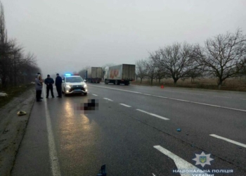На трассе Одесса-Николаев погиб пешеход под колесами грузовика Volvo