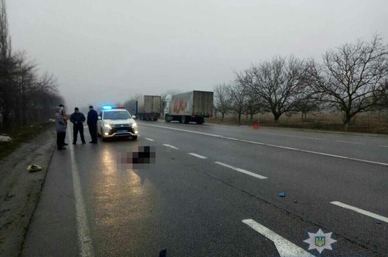 На трассе Одесса-Николаев погиб пешеход под колесами грузовика Volvo