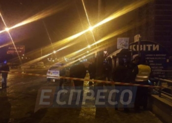 В Киеве мужчина бросил взрывчаткой в полицейских