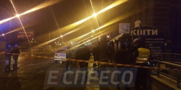 В Киеве мужчина бросил взрывчаткой в полицейских