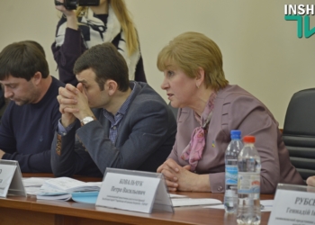 ОБНОВЛЕНО: Президиум Николаевского облсовета решил больше никогда не выносить вопрос вывешивания красно-черных флагов на админзданиях на сессию