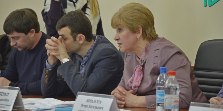 ОБНОВЛЕНО: Президиум Николаевского облсовета решил больше никогда не выносить вопрос вывешивания красно-черных флагов на админзданиях на сессию