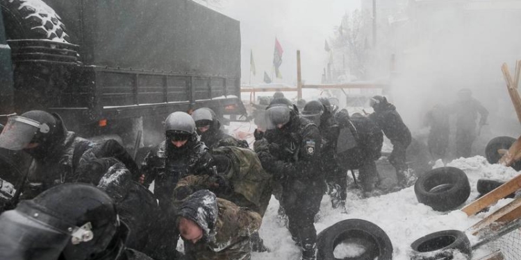 Полиция отпустила всех 112 активистов, задержанных под Радой во время разгона палаточного городка