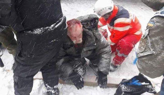 Скандал. В Тернополе волонтеры и ветераны АТО вернули президентские награды – в знак протеста
