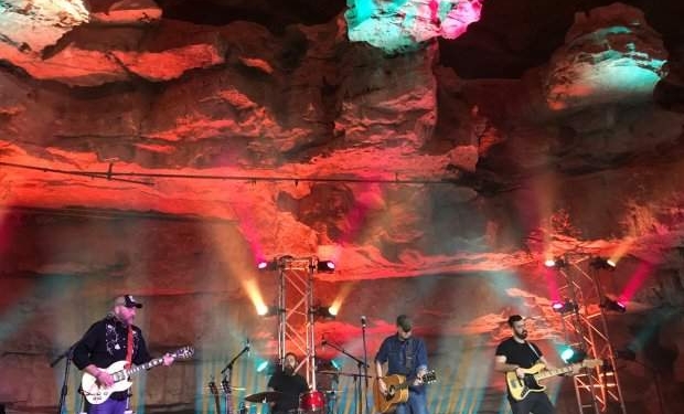 Пещера как концертный зал. Там идеальное звучание, говорят музыканты