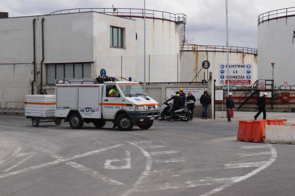 В итальянском порту взорвалась цистерна с метилацетатом. Погибли 2 рабочих 11