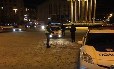 Полиция "изъяла" грузовик с оборудованием для сцены Руха новых сил на Европейской площади в Киеве 1