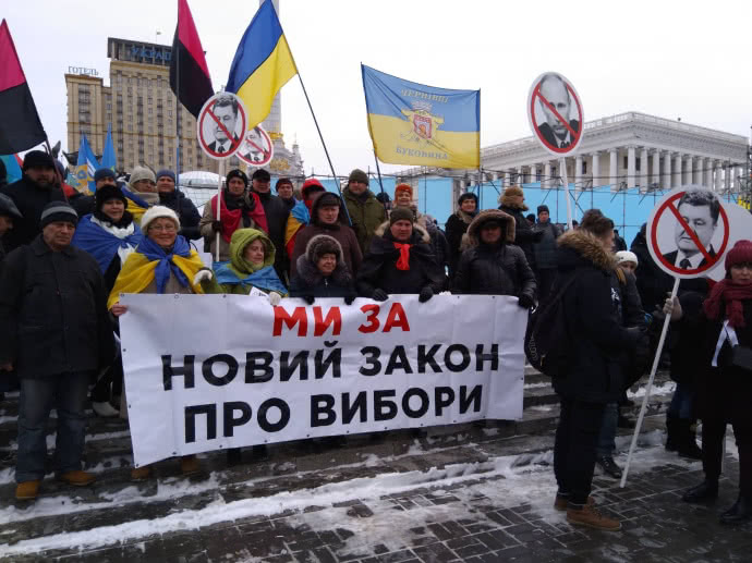 На Майдане собрались участники акции РНС "за отставку Порошенко" 9