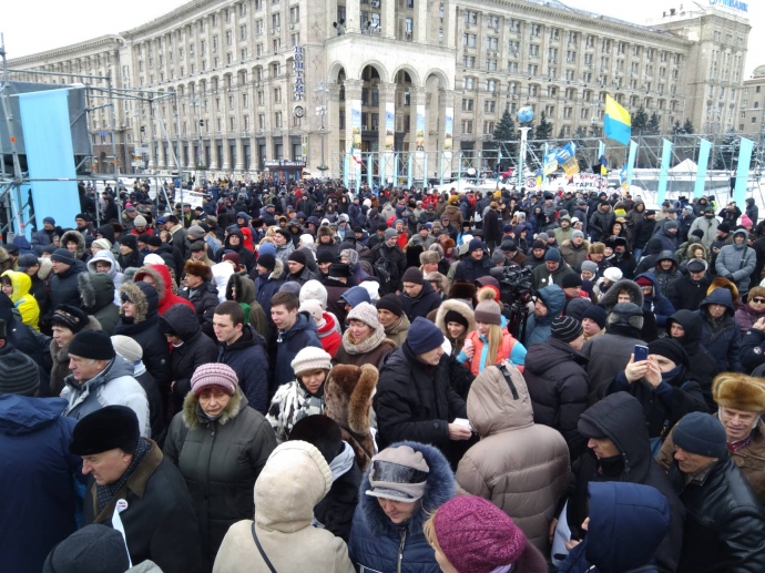 На Майдане собрались участники акции РНС "за отставку Порошенко" 3