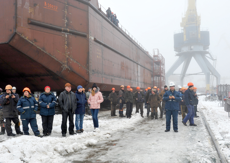 На судостроительном заводе «НИБУЛОН» впервые спущено на воду судно длиной 101 метр 3