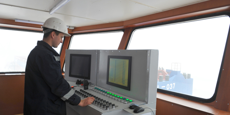 На судостроительном заводе «НИБУЛОН» впервые спущено на воду судно длиной 101 метр