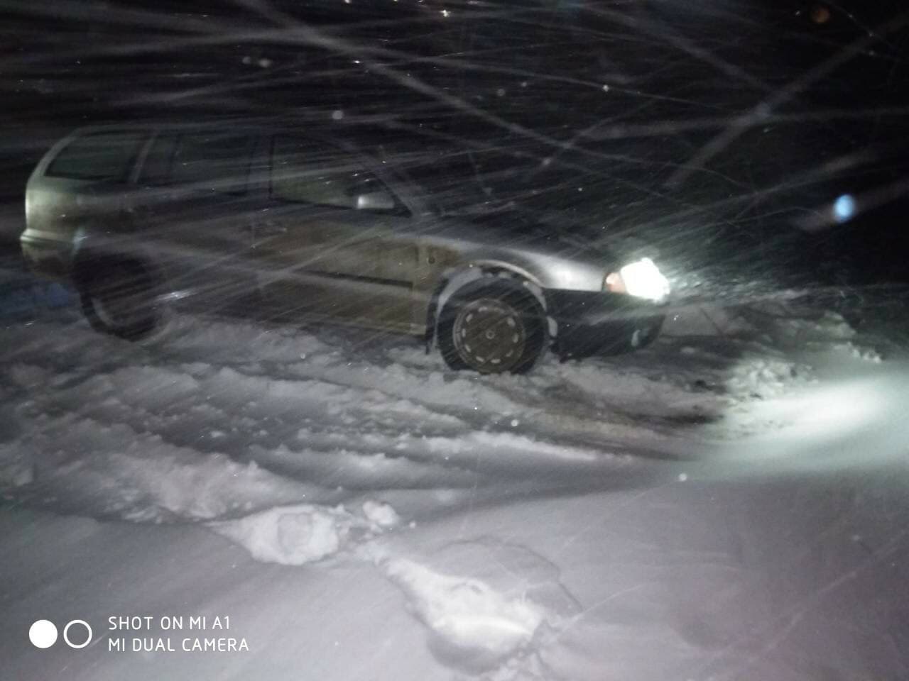 За сутки на Николаевщине спасатели достали из кюветов и сугробов 16 авто и помогли добраться к больным и в больницу двум «скорым»