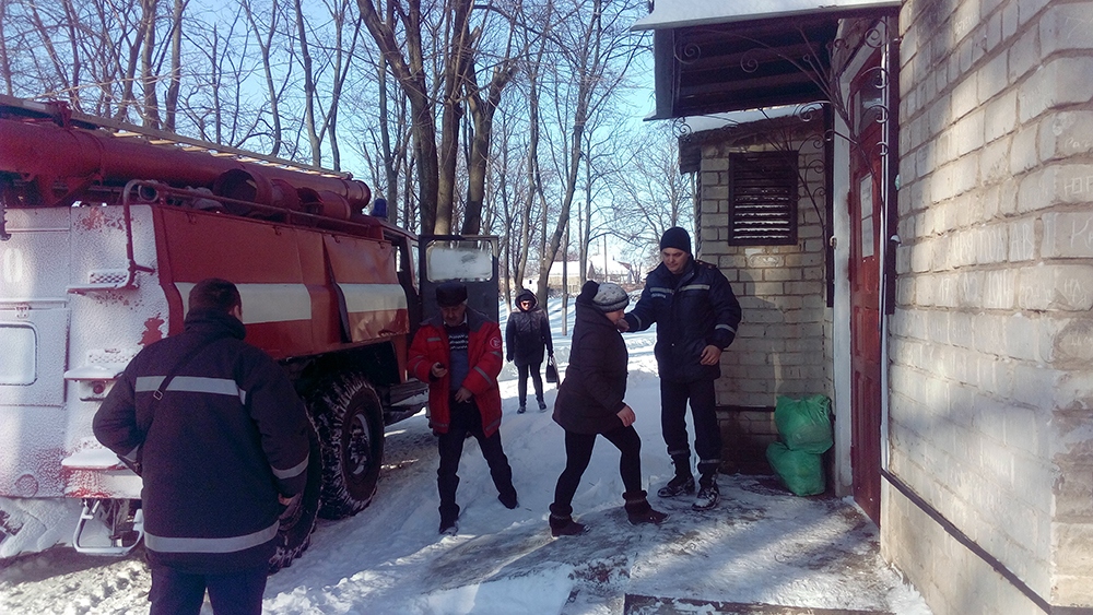 К вопросу о расчищенных дорогах и госпитальных округах: на Николаевщине из Братского в Вознесенск беременную женщину смогли доставить только на спецавтомобиле спасателей 3