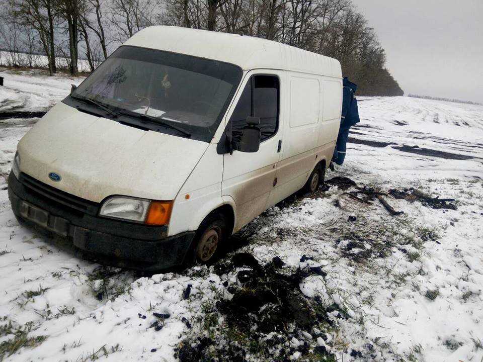 На одной из грунтовых дорог Николаевщины застряли два автомобиля – вытащили спасатели 6