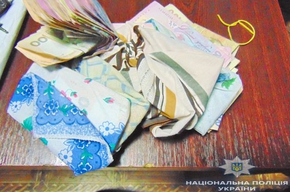 В Кривоозерском районе молдованин ограбил 81-летнюю женщину – украл у нее 90 тыс.грн. За ним была целая погоня на авто