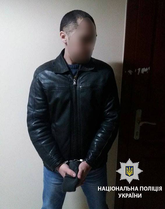 На Николаевщине двое полицейских требовали ежемесячную взятку с наркозависимого в размере 30 тыс.грн. 5