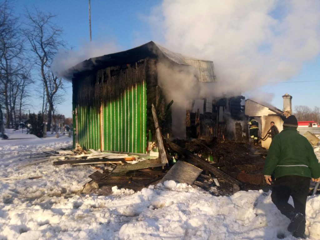 На Буковине сгорела деревянная церковь 2