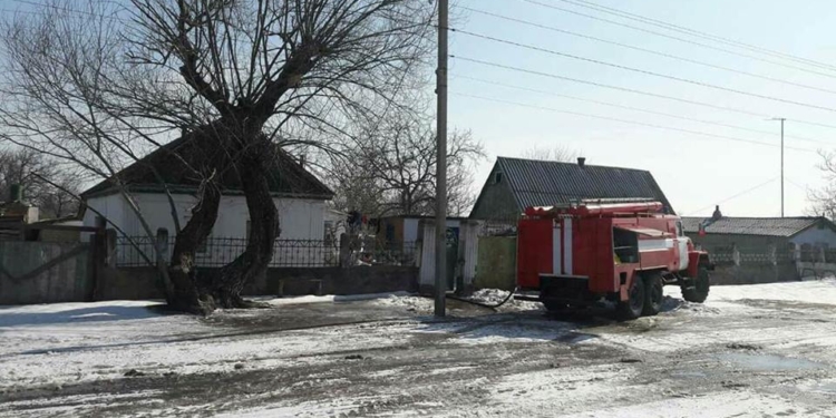 Николаевским спасателям удалось уберечь дом от огня