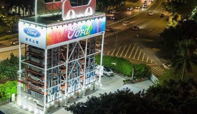 В Китае установили двадцатиметровый автомат по продаже автомобилей