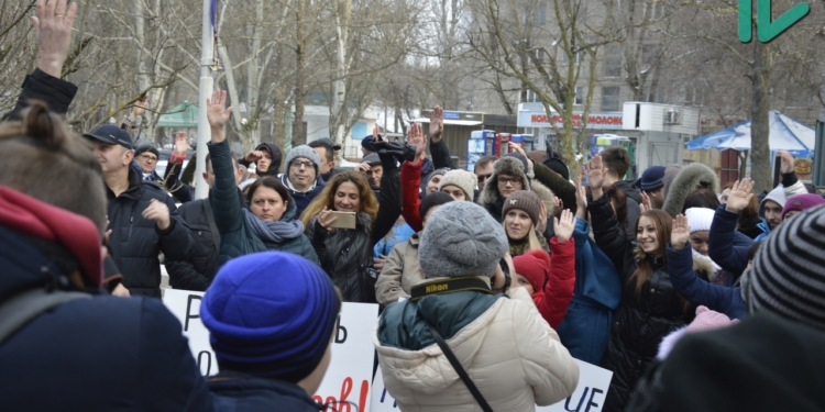 Воспитанники, их родители и тренеры ДЮСШ «Зоря» потребовали уволить директора спорткомплекса