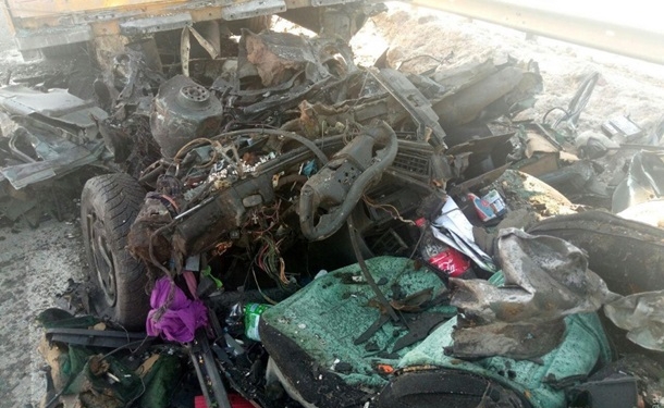 Страшная авария под Одессой: легковушка влетела в фуру, погиб водитель