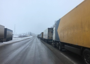 РФ частично приостановила пропуск фур с Украины