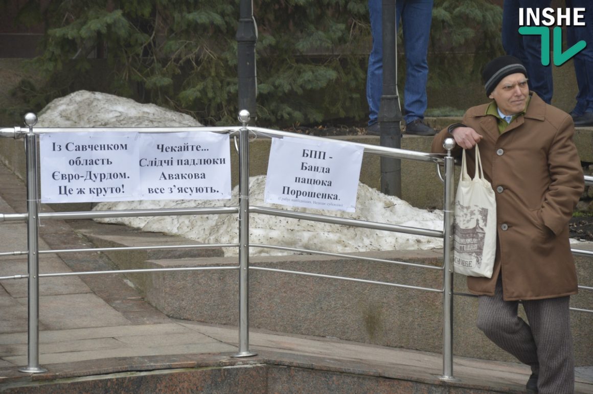 Сессия облсовета в Николаеве. Протест у входа и Нацгвардия по периметру 58