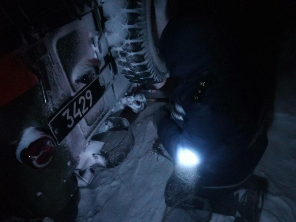 За сутки николаевские спасатели вытащили из снега 27 машин, спасли 5 больных 3