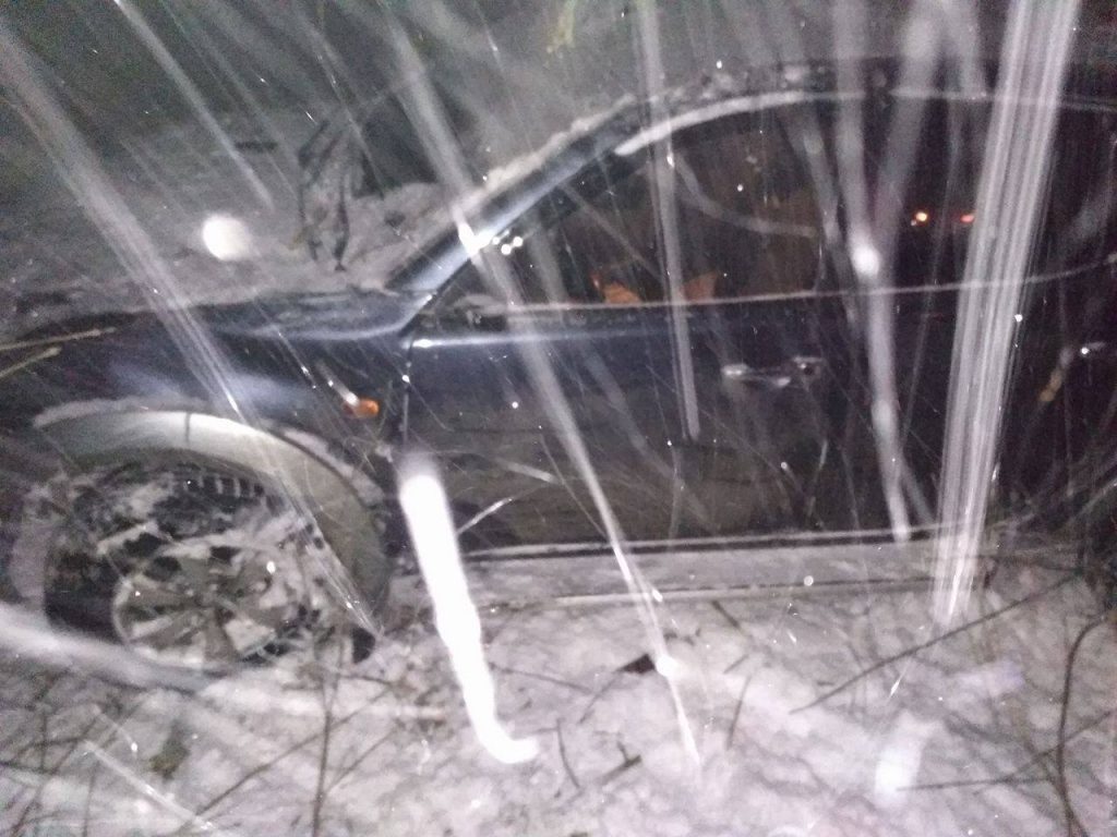 За сутки николаевские спасатели вытащили из снега 27 машин, спасли 5 больных 9