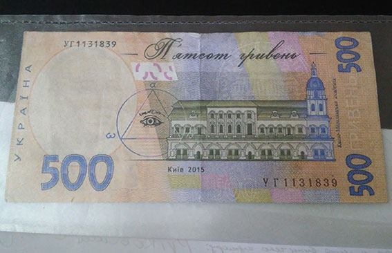 Жителя Николаева подозревают в сбыте фальшивых денег – с ними он пришел в супермаркет