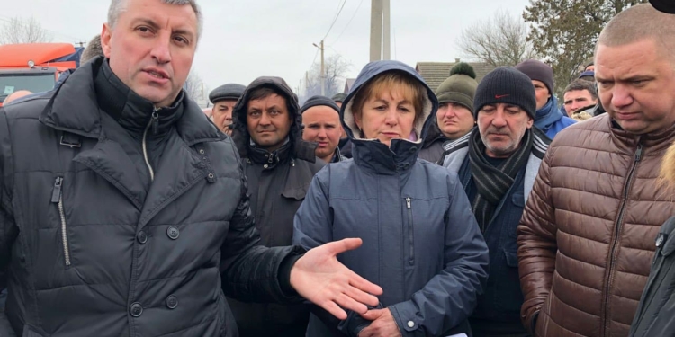 Дорогу от Еланца на Воссиятское и на Новую Одессу начнут ремонтировать завтра. Чтобы успеть до Пасхи