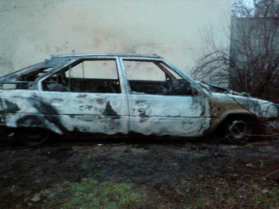 В Заводском районе Николаева сгорела припаркованная легковушка 1