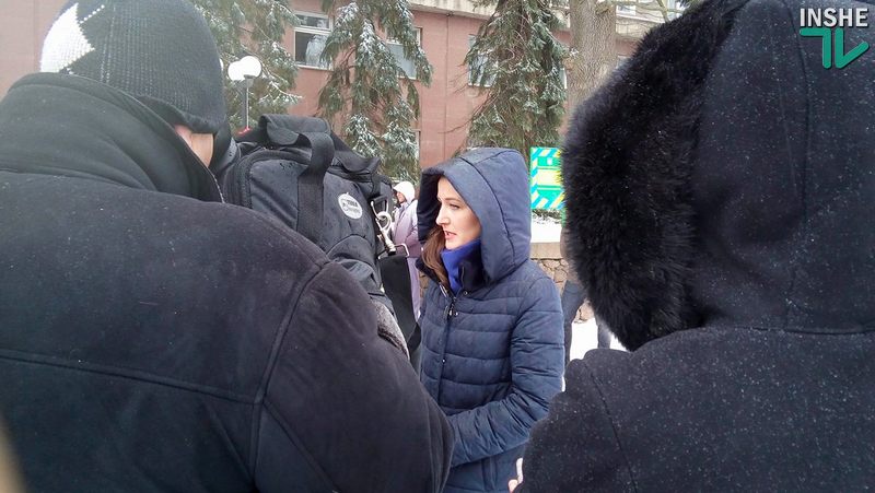 Эхо самоубийства директора Николаевского аэропорта: горожане вышли к Николаевской ОГА требовать отставки Савченко 5