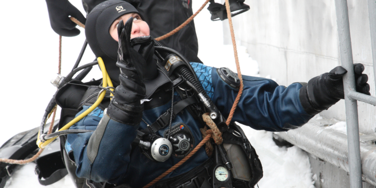 Ну, с Международным днем женщин: в ГСЧС появилась первая женщина-водолаз