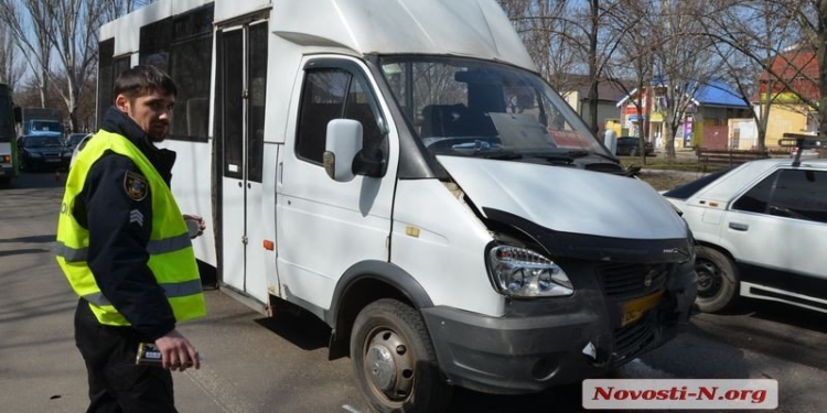 В центре Николаева столкнулись маршрутка и Hyundai, пострадали два пассажира