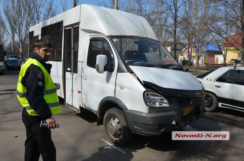В центре Николаева столкнулись маршрутка и Hyundai, пострадали два пассажира 1