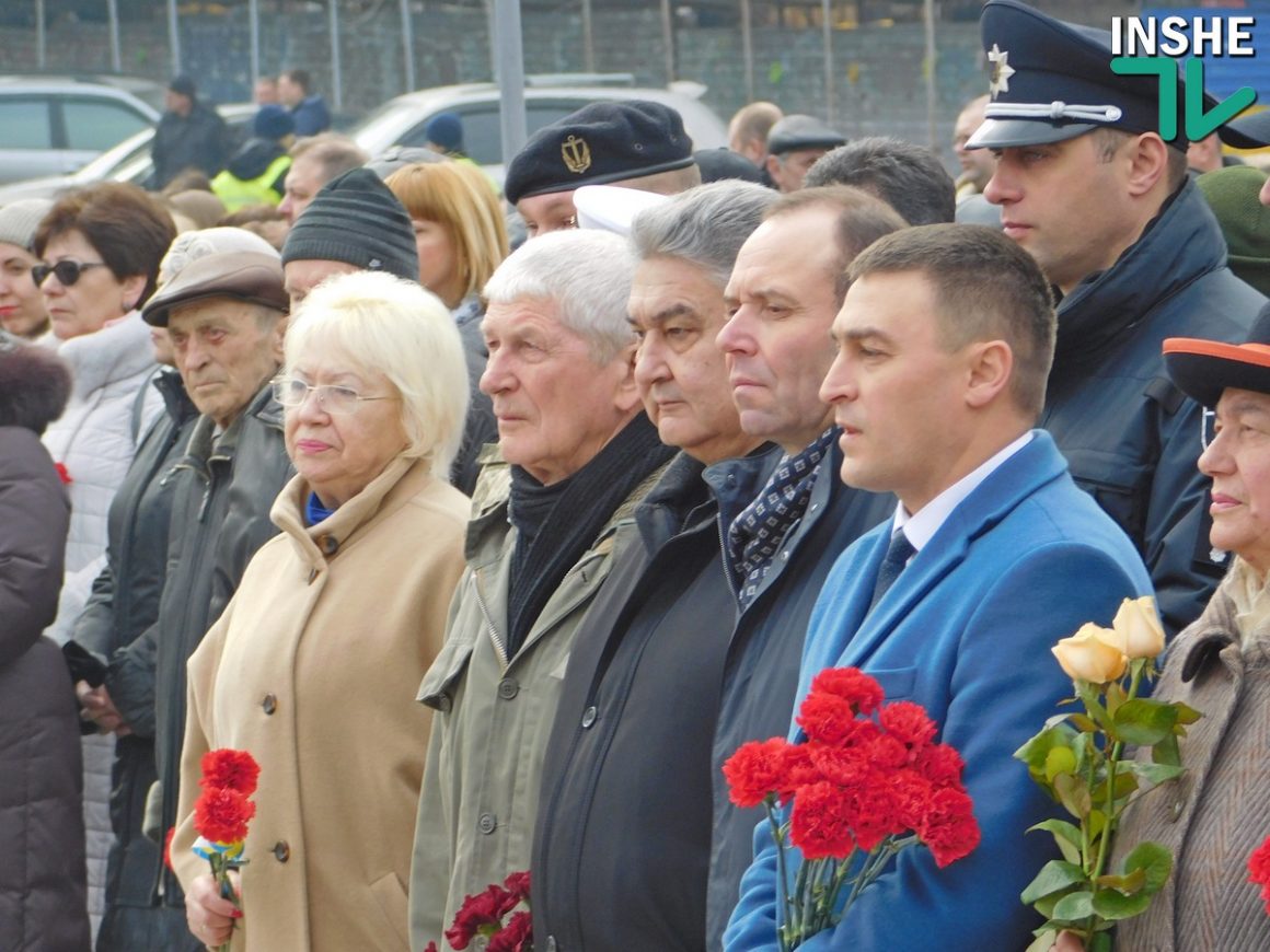 День освобождения Николаева от немецко-фашистских захватчиков отметили возложением цветов к Вечному огню 11