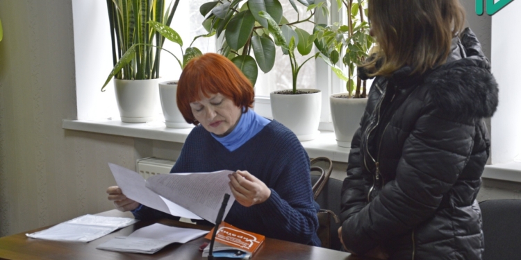 Женщина, выбросившая в реку с моста в Николаеве своего 9-месячного сына, арестована без права внесения залога