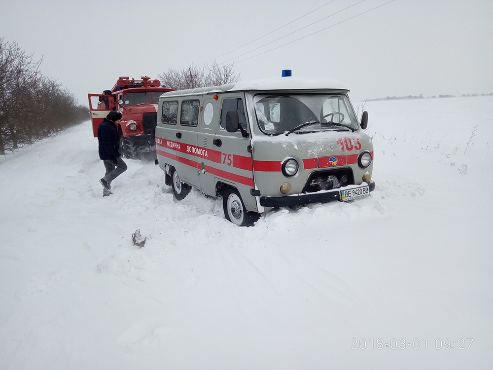 На Николаевщине по-прежнему обесточены 40 населенных пунктов, а из снежных заносов достали 80 авто, в том числе 8 машин скорой помощи 7